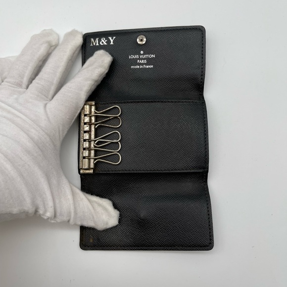 Louis Vuitton Graphite Six Key Holder - Picture 9 of 14